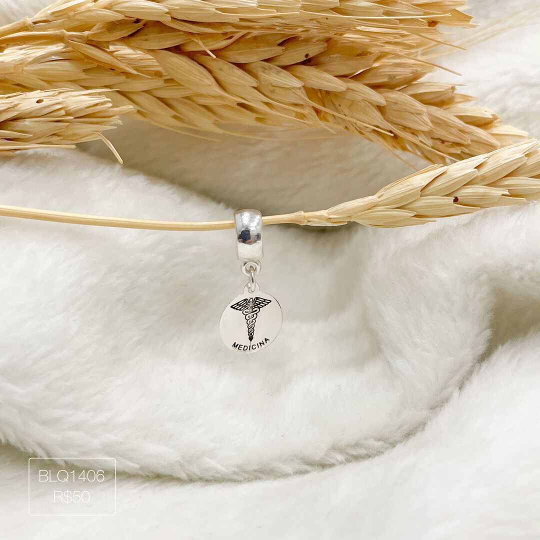 Berloque Medicina Pendurado Esmaltado Prateado